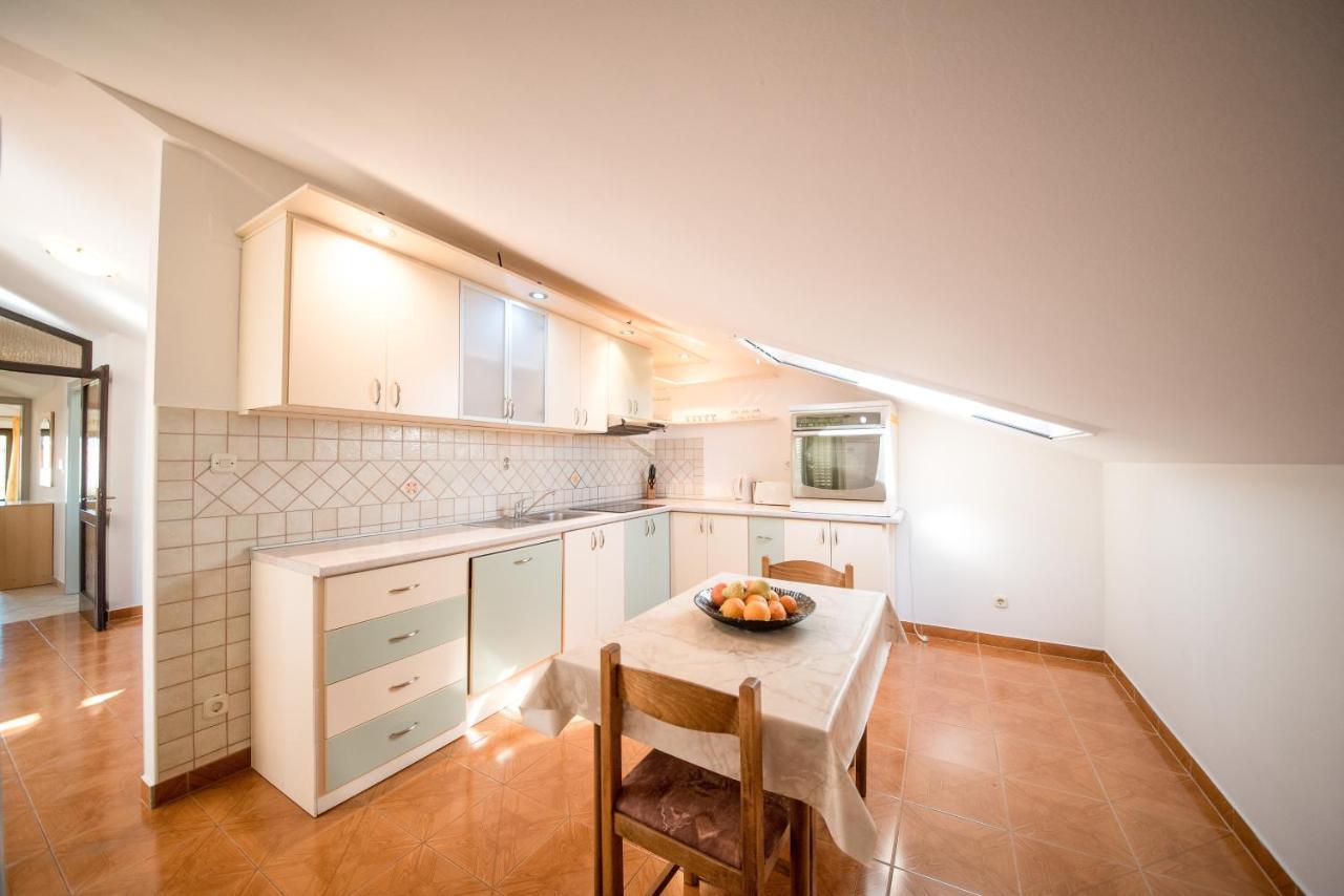 Apartments And Rooms By The Sea Vrsi - Mulo, Zadar - 5848 Exterior foto
